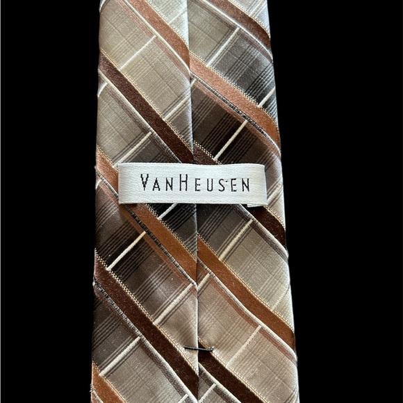 Van Heusen Silk Tie - Picture 2 of 3
